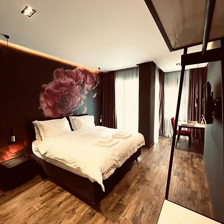 Deluxe Tirana